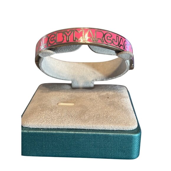 Marc By Marc Jacobs Pink Logo Enamel Hinged Bangle Bracelet Jewelry - Picture 3 of 9